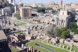 Reruntuhan bangunan2 di jaman kota Romawi kuno ini, mengingatkan aku dalam bermain Lego (www.RomanForum.com)
