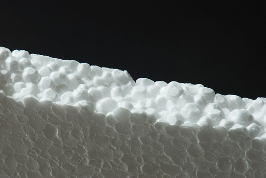 Styrofoam untuk bungkus makanan merupakan material yang sama untuk bahan pelindung barang elektronik.
