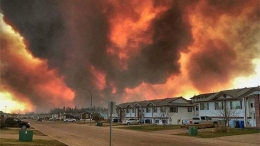 Kebakaran hutan yang terjadi di Kanada tahun 2016 dinaytakan sebagai bencana alam terburuk Kanada sepanjang sejarah. Sumber: i.kinja-img.com