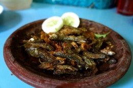 ikan wader goreng di cobek 