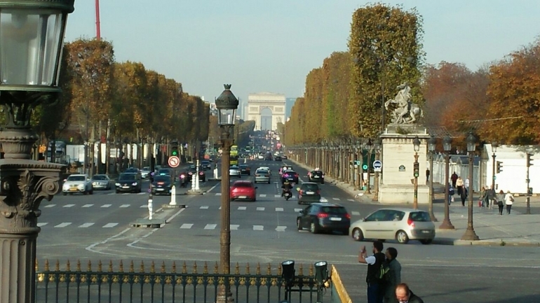 Arc de Triumpee diambil dari salah satu sudut kota (foto : Rahmat Edi)