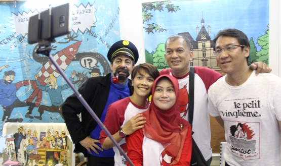 Sejumlah anggota Komunitas Tintin Indonesia saat berlangsungnya Indonesia Comic Convention 2016. (Foto: R. Andi Widjanarko, ISJ)
