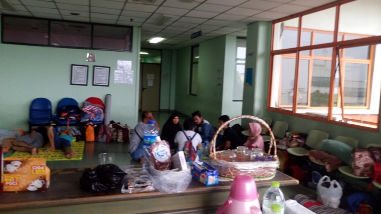 6 Hal Yang Khas Di Ruang Tunggu Icu Rs Dharmais Halaman 1 Kompasiana Com