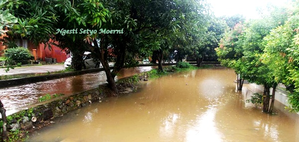 Banjir. Gamb. Koleksi Pri.