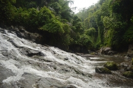 Aliran air ini menuju ke Desa Beng yang juga terdapat air terjunnya (dokpri).