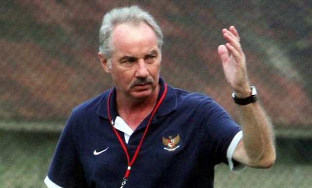 sumber : harianindo.com (Gambar Coach Alferd Riedl)