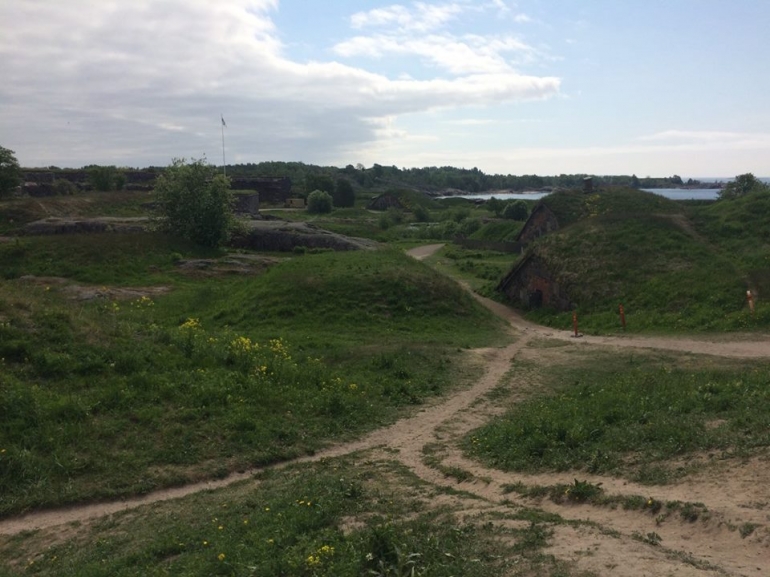 Bunker militer dan pemandangan di sekitar Suomenlinna