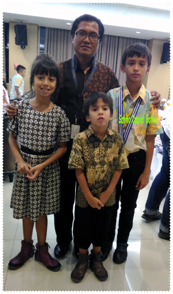 Aku dan adik-adikku berfoto bersama Pak Sigit Wahyu. (Foto: Dokpri)