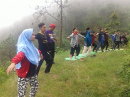 Meditasi/yoga (Dok.grup WA Kita-Famili)