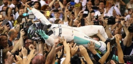 Euforia Rosberg dan pendukungnya usai memastikan gelar Juara Dunia 2016/bbc.com
