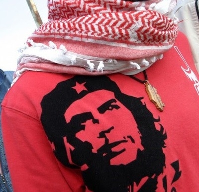 Kaus simbol perlawanan terhadap rezim Orde Baru. [sumber foto: BP]