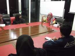 Diskusi di Malang Post bersama Mbak Dewi