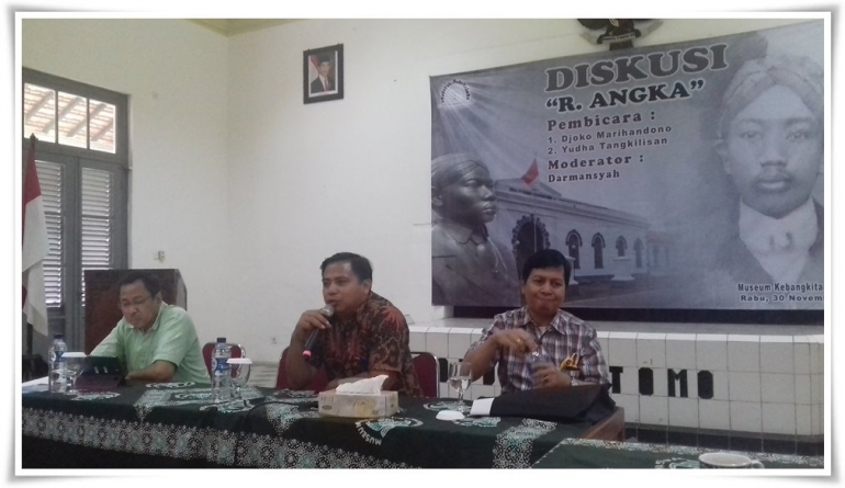 Dari kiri Prof Dr Djoko Marihandono, Darmansyah, dan Dr Yuda B Tangkilisan (Foto: Djul)