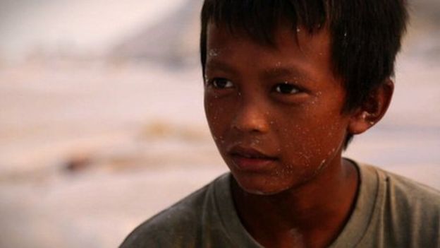 Rianto, bocah 12 tahun yang ditemukan sebagai salah satu penggali timah di Bangka. (credit: bbc.com)