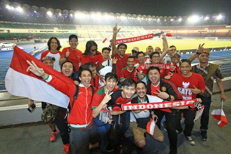 Suporter Indonesia usai laga Indonesia vs Filipina (Foto oleh: Aldo Fenalosa)