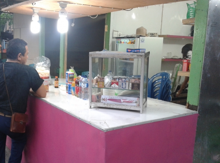 salah satu kios penjual telur penyu di kota Padang