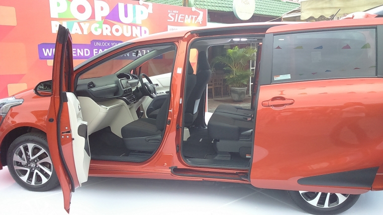 Toyota All New Sienta Tampak Samping. Foto. Dok. Pribadi