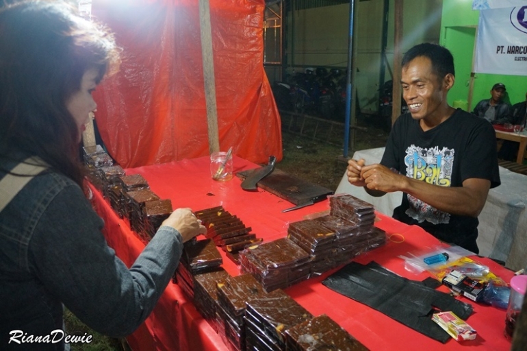 Jenang Dodol yang bikin lengket saat bersentuhan dengan gigi :D