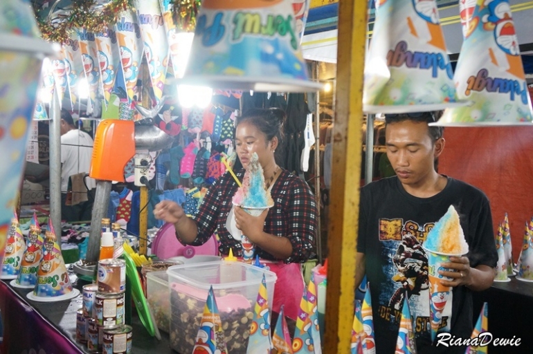 Es Pelangi sedang hits di pasar malam sekaten tahun ini