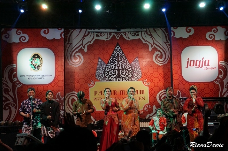Panggung hiburan pasar malam sekaten Jogja 2016