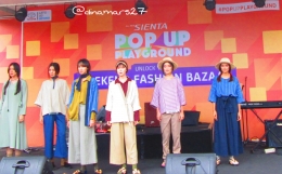 Parade fashion bergaya minimalis Jepang ala tahun 80-an di Pop Up Playground Alam Sutera BSD, Tangerang, 3 Desember 2016. (foto: dokpri)