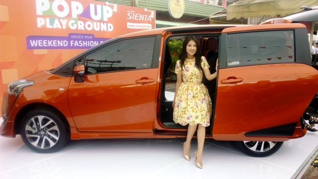 Sarwendah dengan Toyota All New Sienta