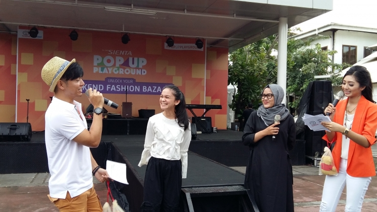 Para MC bersama Namira (kedua dari kiri foto) dan Ressa Latifah (berjilbab) foto: Arum Sato