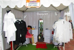 Booth Namirah The Label yang juga ikutan dalam fashion show Pop Up Playground Alam Sutera BSD. (foto: dokpri)