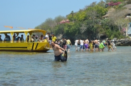 Public Boat dan wisatawan dari mancanegara (Dokpri)
