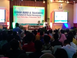 Bedah Buku dan Talkshow Berlabuh di Pantai Karangsong (Dokumentasi Pribadi)