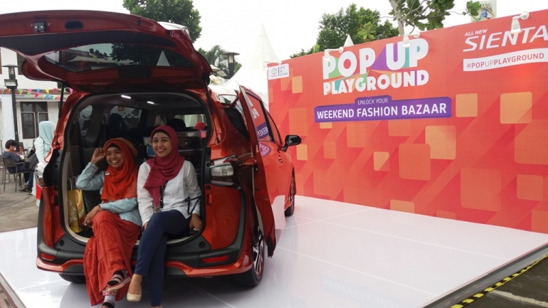 Bagasi Sienta yang lapang jelas membuat penumpang senang (Dokpri)