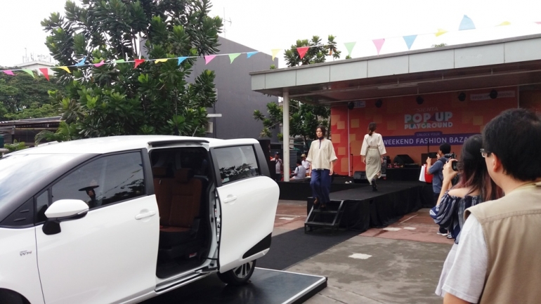 Kombinasi fashion dan Sienta terbukti memiliki harmoni yang serasi (Dokpri)