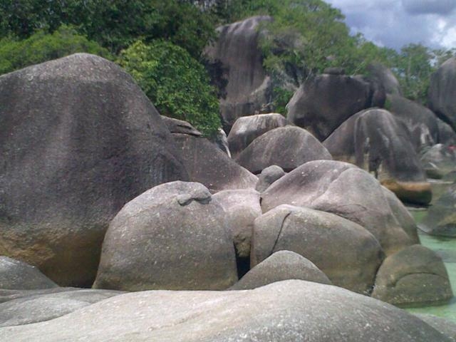 Pantai indah dan batu granit menjadi pemandangan indah di Belitung (dokpri)
