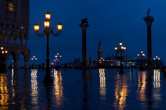 Lampu Cantik Venezia ini mengingatkan akan lampu malam di Jogja (flickr.com)
