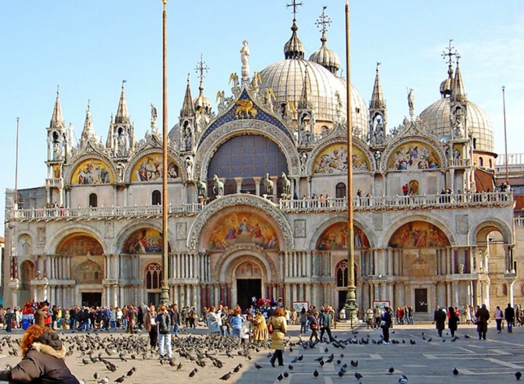 Burung Merpati Meramaikan kawasan San MArco, Venezia (www.tes.com)