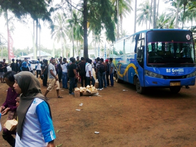 Program Pertamina Bersihkan Pantai di Perayaan HUT ke-59 Santuni Anak Yatim dan Bantuan Ke Wirausaha Lokal dan Pengolahan Sampah (dokumentasi pribadi)