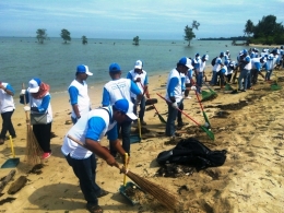 Program Pertamina Bersihkan Pantai di Perayaan HUT ke-59 Santuni Anak Yatim dan Bantuan Ke Wirausaha Lokal dan Pengolahan Sampah (dokumentasi pribadi)