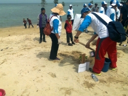 Program Pertamina Bersihkan Pantai di Perayaan HUT ke-59 Santuni Anak Yatim dan Bantuan Ke Wirausaha Lokal dan Pengolahan Sampah (Dokumentasi pribadi)