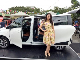Sarwendah Tan di depan All New Sienta/@ToyotaID