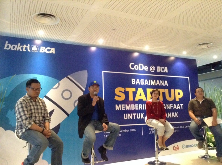 Kiri ke kanan: CEO Cody's App Academy Wisnu Sanjaya, Founder Clevio Aranggi Soemardjan, Co-Founder Coding Indonesia Kurie Suditomo, dan moderator Wicaksono Hidayat. Foto: dokpri