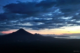 Gunung Klabat dan gunung Dua Bersaudara Bitung