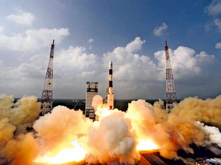 Wanita berperan besar dalam keberhasilan peluncuran satelit India ke Mars. Photo: ISRO