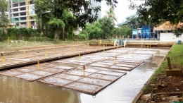 Deskripsi : Kerangkeng besi untuk menampun MBBR agar ketika terjadi Banjir tidak mudah terbawa I Sumber Foto : Andri M