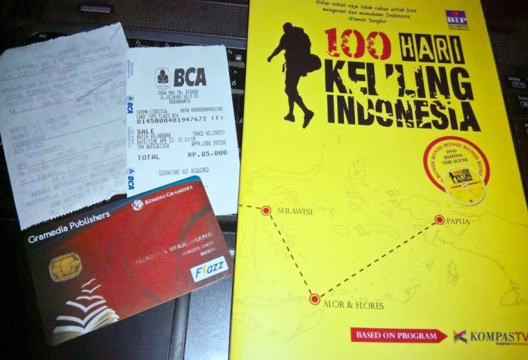 Memanfaatkan Gramedia Card-Flazz untuk membeli buku (dok. pri).