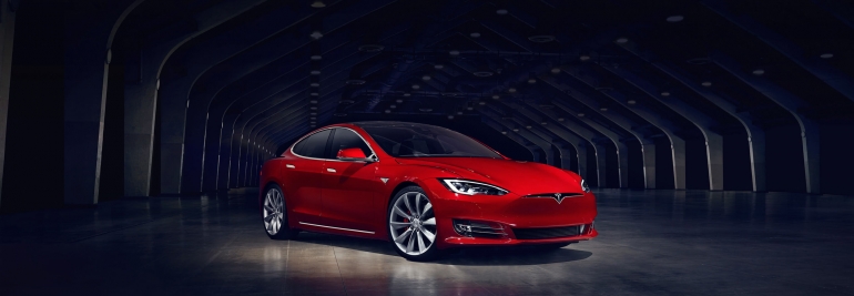 mobil tesla model s yang dproduksi oleh tesla motors/www.Tesla.com