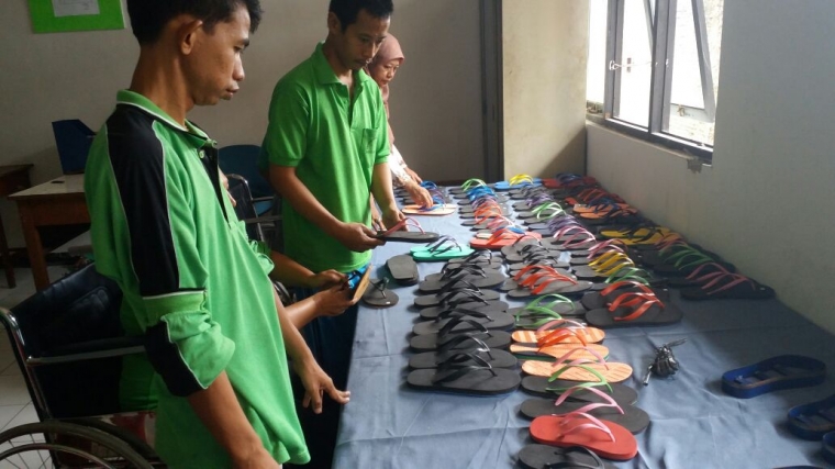 Keterampilan Membuat Sendal|Dokumentasi pribadi
