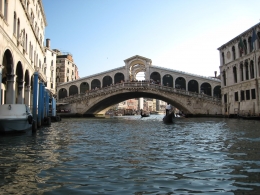Ponte atau jembatan Rialto, FOTO: venicewatertaxi.it