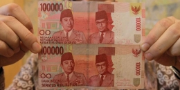 Uang kertas Rp 100.000, perhatikan tulisan di bagian bawah sebelah kiri. (Foto: Tribun News)