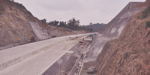 Pembangunan MRR Makassar ( Sumber : http://kabarmakassar.com/ ) 