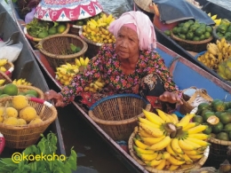 Warna-warni pasar terapung Banjarmasin (Foto : Koleksi pribadi)